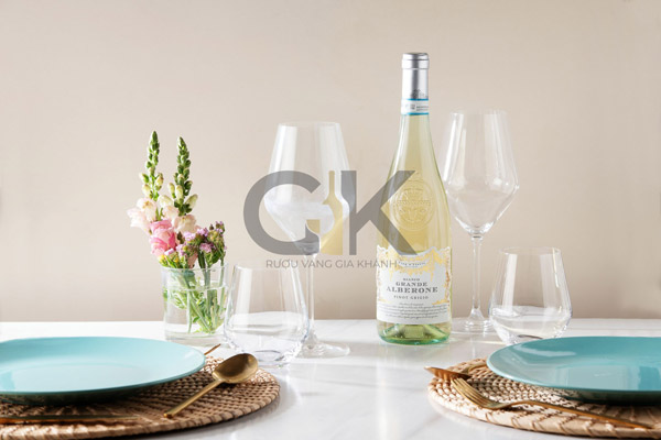Grande Alberone Pinot Grigio DOC delle Venezie Grande Alberone Pinot Grigio có thể phù hợp với mọi hoàn cảnh