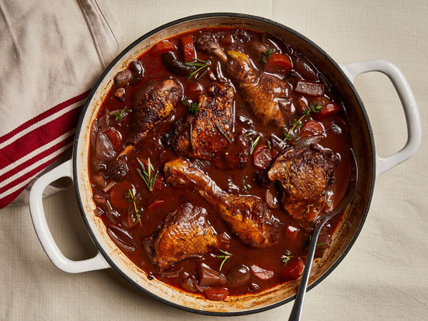 Gà nấu rượu vang Coq Au Vin: Đơn giản dễ làm Gà nấu rượu vang Coq au Vin
