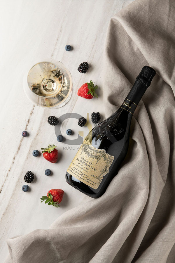 Grande Alberone Moscato Vino Spumante Dolce Rượu vang Grande Alberone Moscato rất phù hợp cho khai vị các bữa tiệc, lễ hội