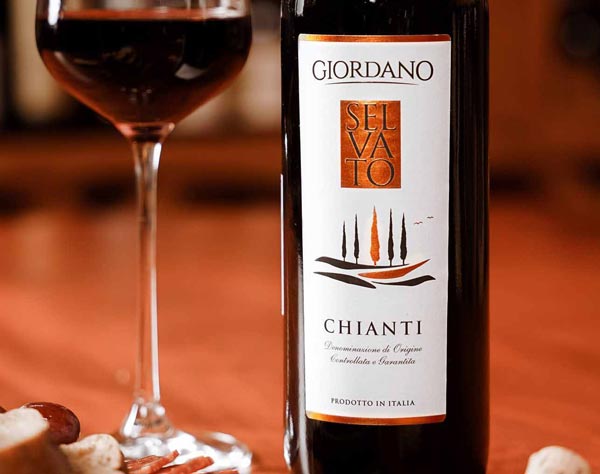Tìm hiểu về hệ thống phân hạng rượu vang Ý Một chai rượu vang Chianti DOCG nhà Giordano