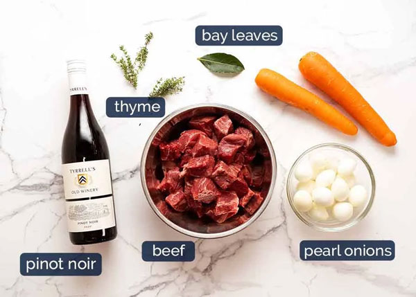 Cách nấu bò hầm rượu vang kiểu Pháp Beef Bourguignon Nguyên liệu chính cho món bò hầm rượu vang kiểu Pháp
