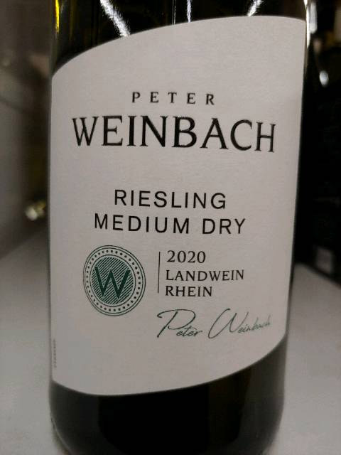 Hướng dẫn kết hợp rượu vang với đồ nướng BBQ Riesling Medium Dry của Peter Weinbach có vị khô
