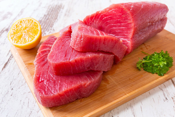 Ăn hải sản uống rượu vang gì? Cá thịt chắc có kết cấu thịt vững chắc