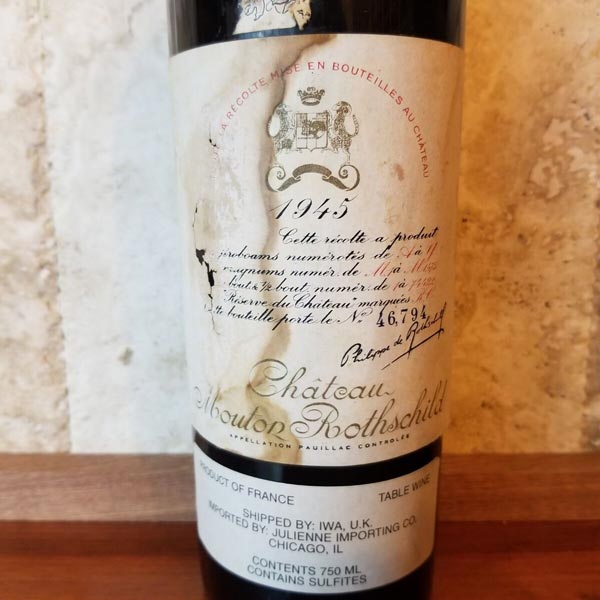 Đâu là loại rượu vang Pháp đắt nhất thế giới? Chateau Mouton-Rothschild 1945, một trong những chai rượu vang Pháp đắt nhất