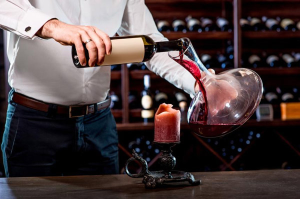 Tất tần tật về giống nho Cabernet Sauvignon Nên decant rượu từ 30 phút tới 1h trước khi uống