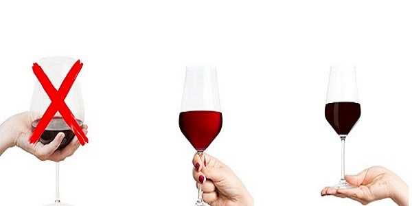 Hướng dẫn bạn cách uống rượu vang chuẩn chuyên gia Cách cầm ly rượu vang chính xác