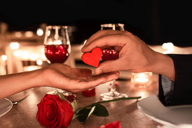 Hoa hồng và rượu vang - Sự kết hợp lãng mạn và ý nghĩa Hoa hồng và rượu vang - biểu tượng của tình yêu
