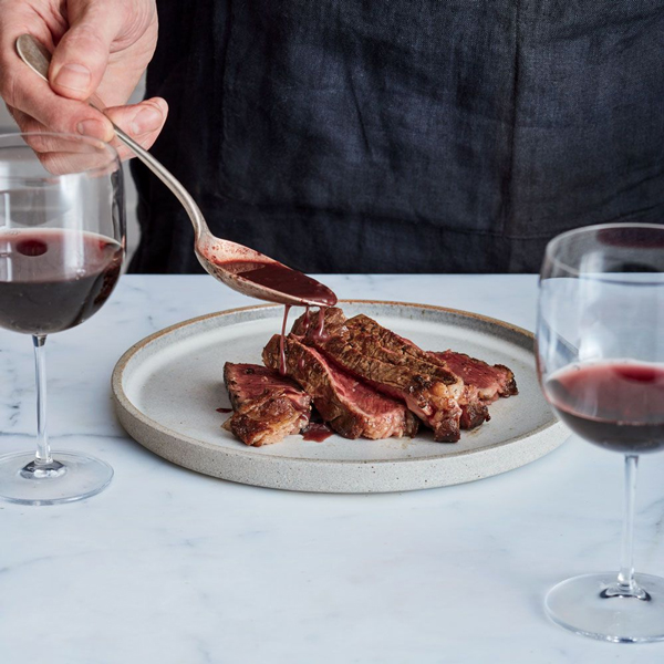 Rượu vang đỏ khô (Dry red wine) là gì? Rượu vang đỏ khô rất phù hợp với bít tết